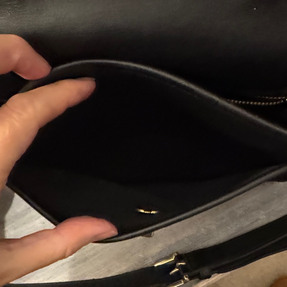 Vintage Coach Court 9870 Black Leather Crossbody Bag with Gold Accents - Picture 11 of 13